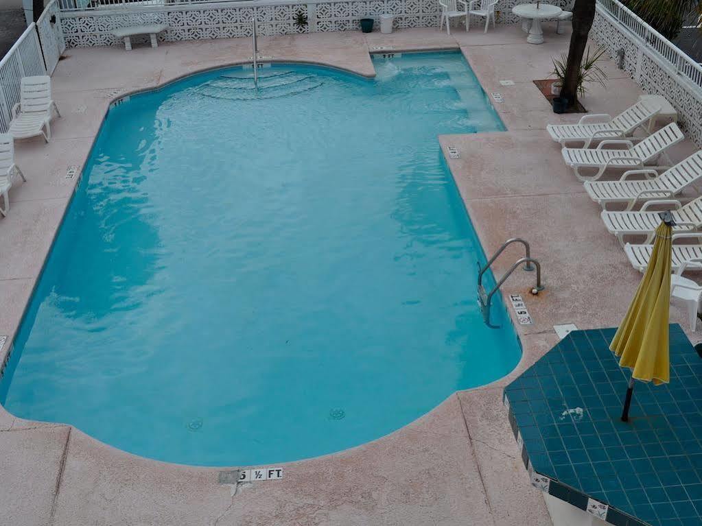 מירטל ביץ' The Diplomat Family Motel מראה חיצוני תמונה